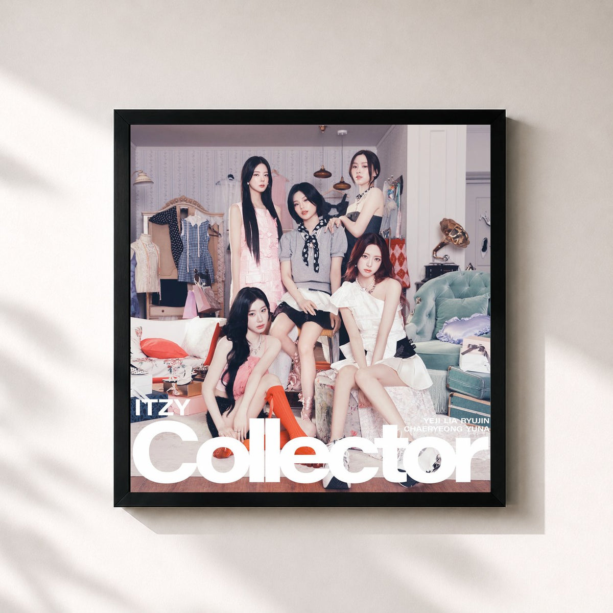 #noir Tableau carré de l'album Collector de ITZY, cadre noir 32x32 cm