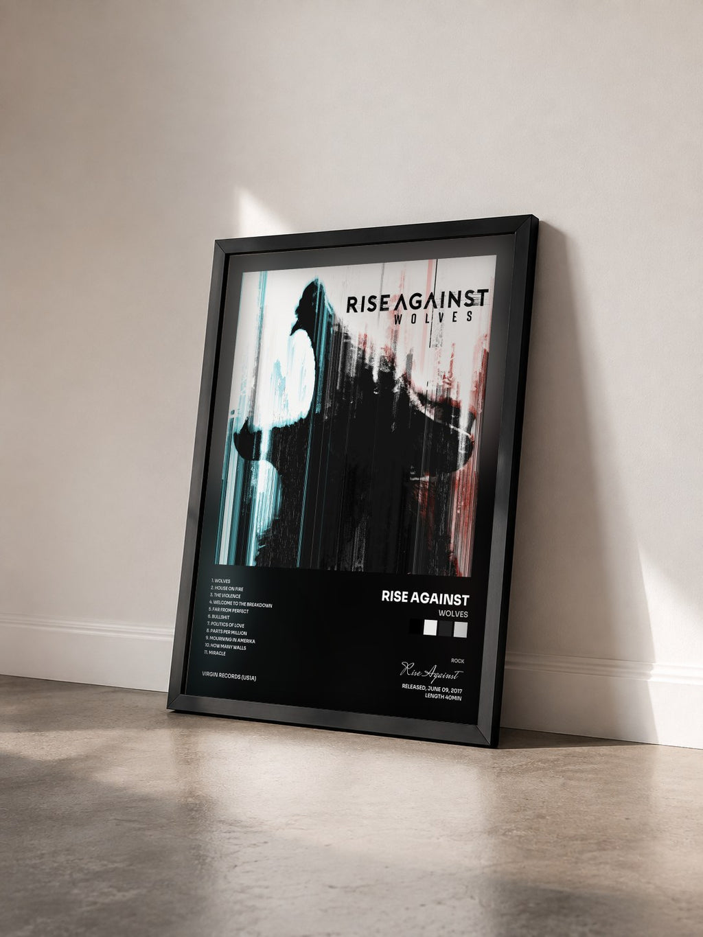 #noir Wolves von Rise Against als gerahmter Kunstdruck von schräg gesehen, schwarzer Rahmen