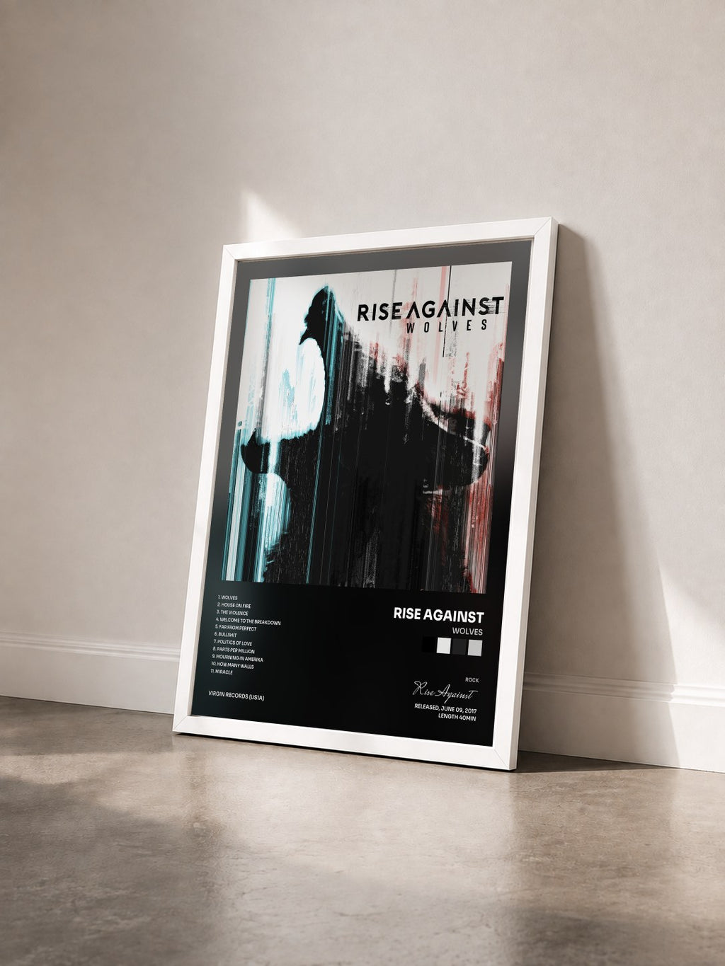 #blanc Wolves von Rise Against als gerahmter Kunstdruck von schräg gesehen, weißer Rahmen