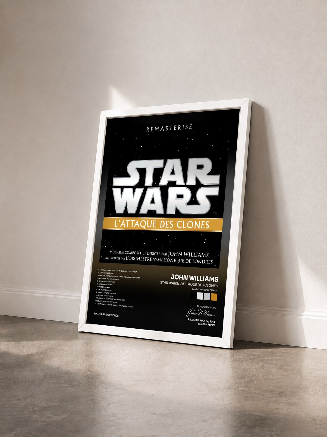 #blanc Tableau de l'album Star Wars: L'Attaque des Clones (Bande Originale du Film) de John Williams vu de trois quarts, cadre blanc