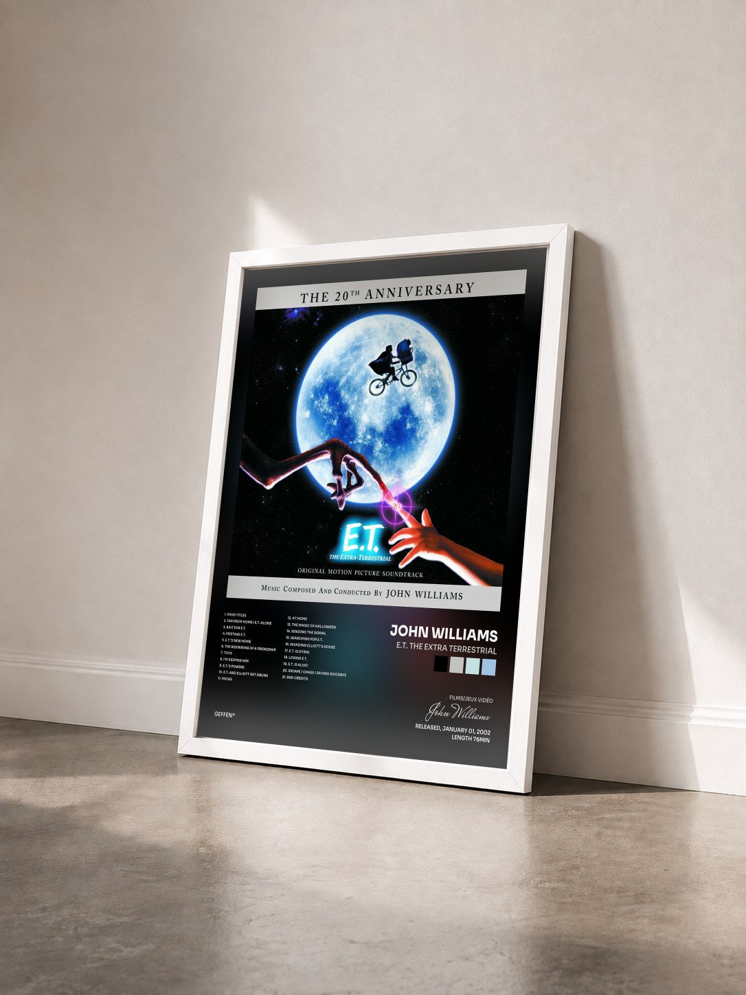 #blanc Tableau de l'album E.T. The Extra Terrestrial de John Williams vu de trois quarts, cadre blanc