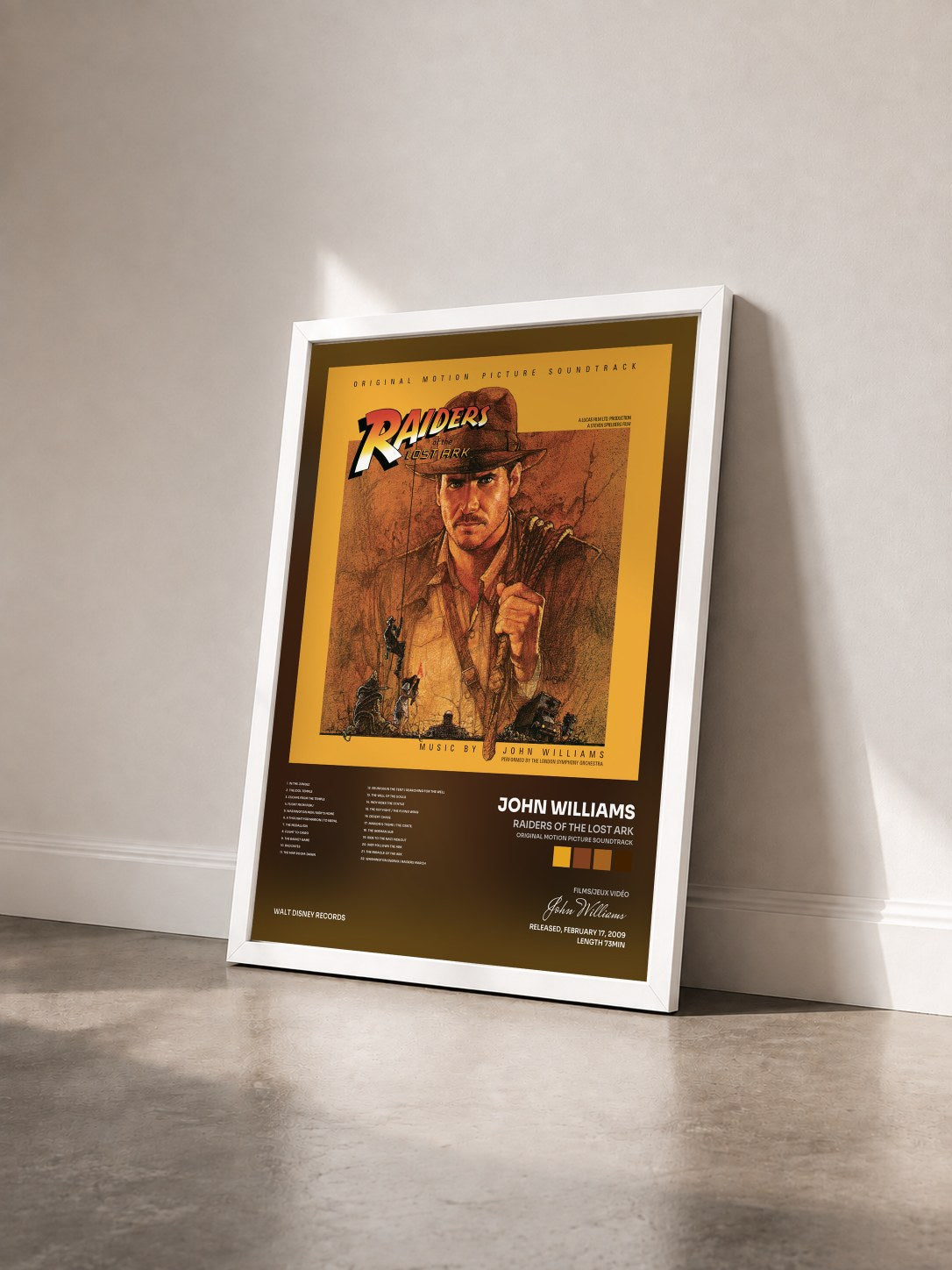 #blanc Tableau de l'album Raiders of the Lost Ark (Original Motion Picture Soundtrack) de John Williams vu de trois quarts, cadre blanc