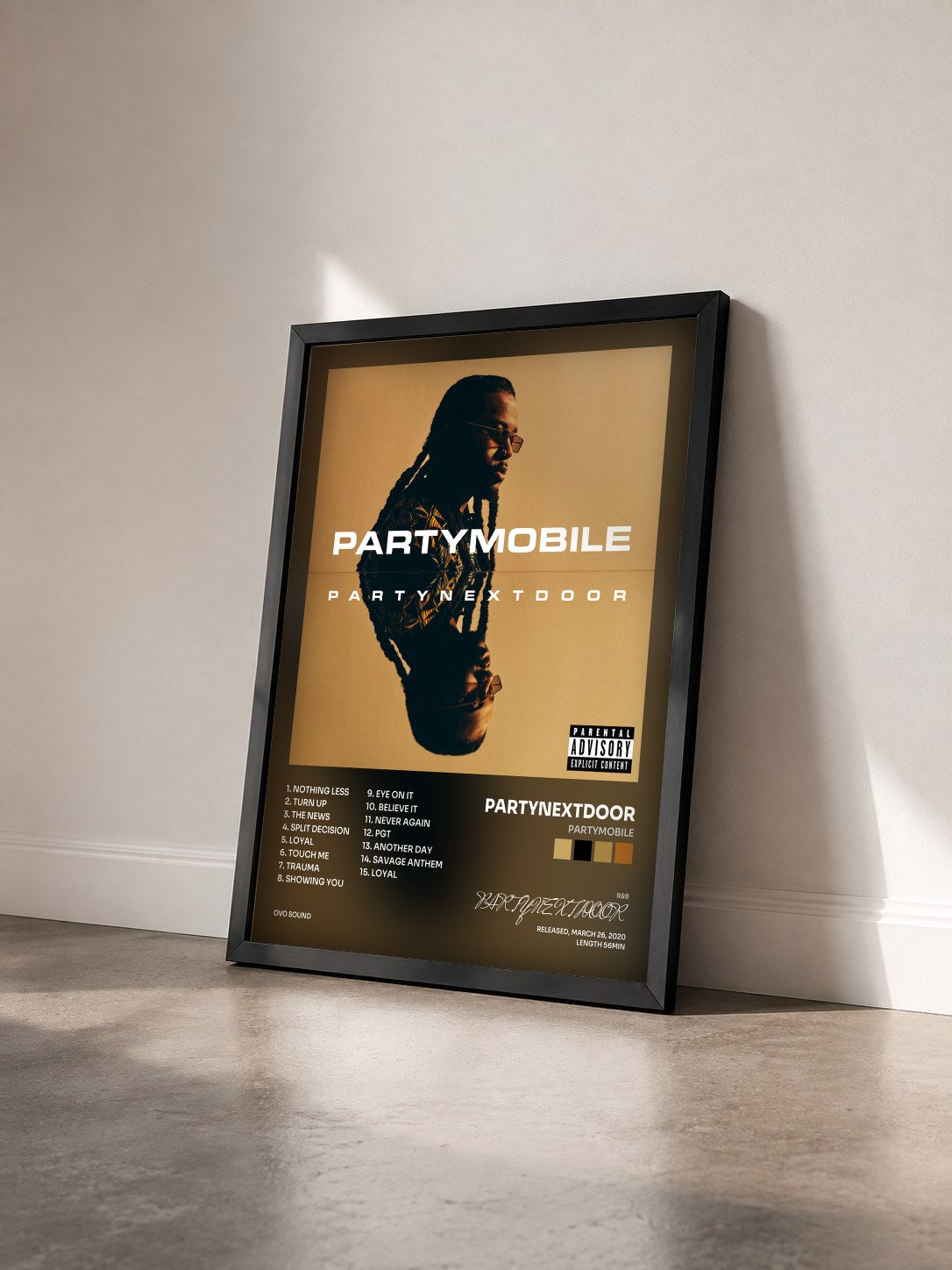 #noir PARTYMOBILE von PARTYNEXTDOOR als gerahmter Kunstdruck von schräg gesehen, schwarzer Rahmen
