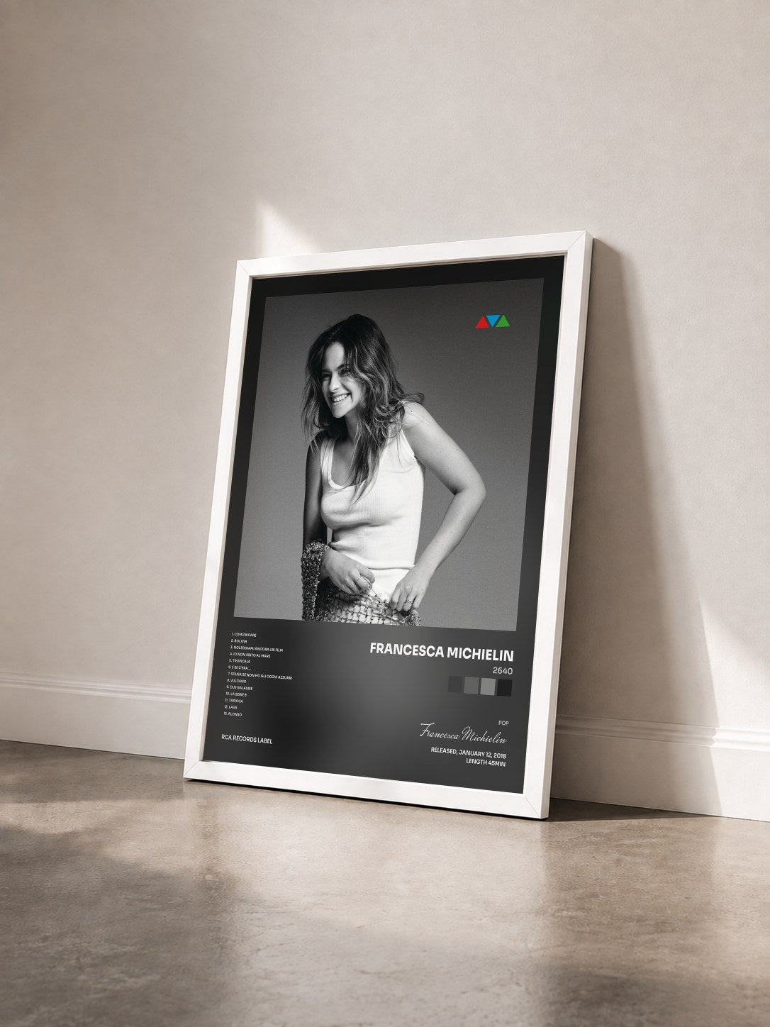 #blanc Tableau de l'album 2640 de Francesca Michielin vu de trois quarts, cadre blanc