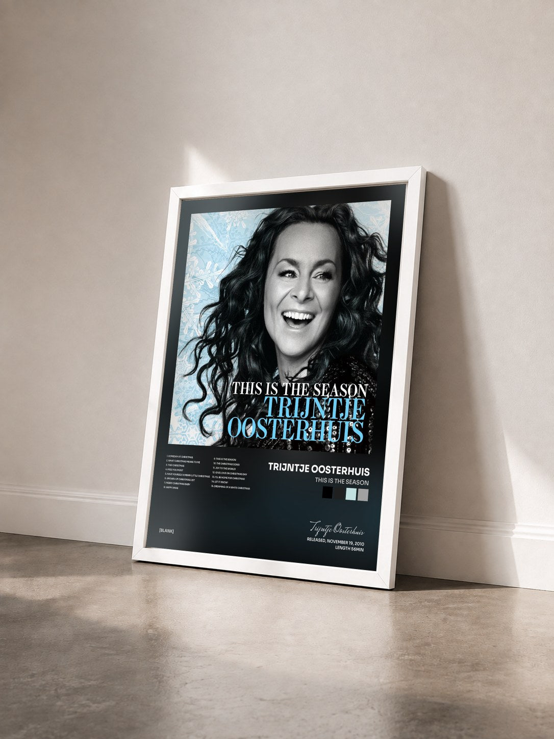 #blanc Tableau de l'album This Is The Season de Trijntje Oosterhuis vu de trois quarts, cadre blanc