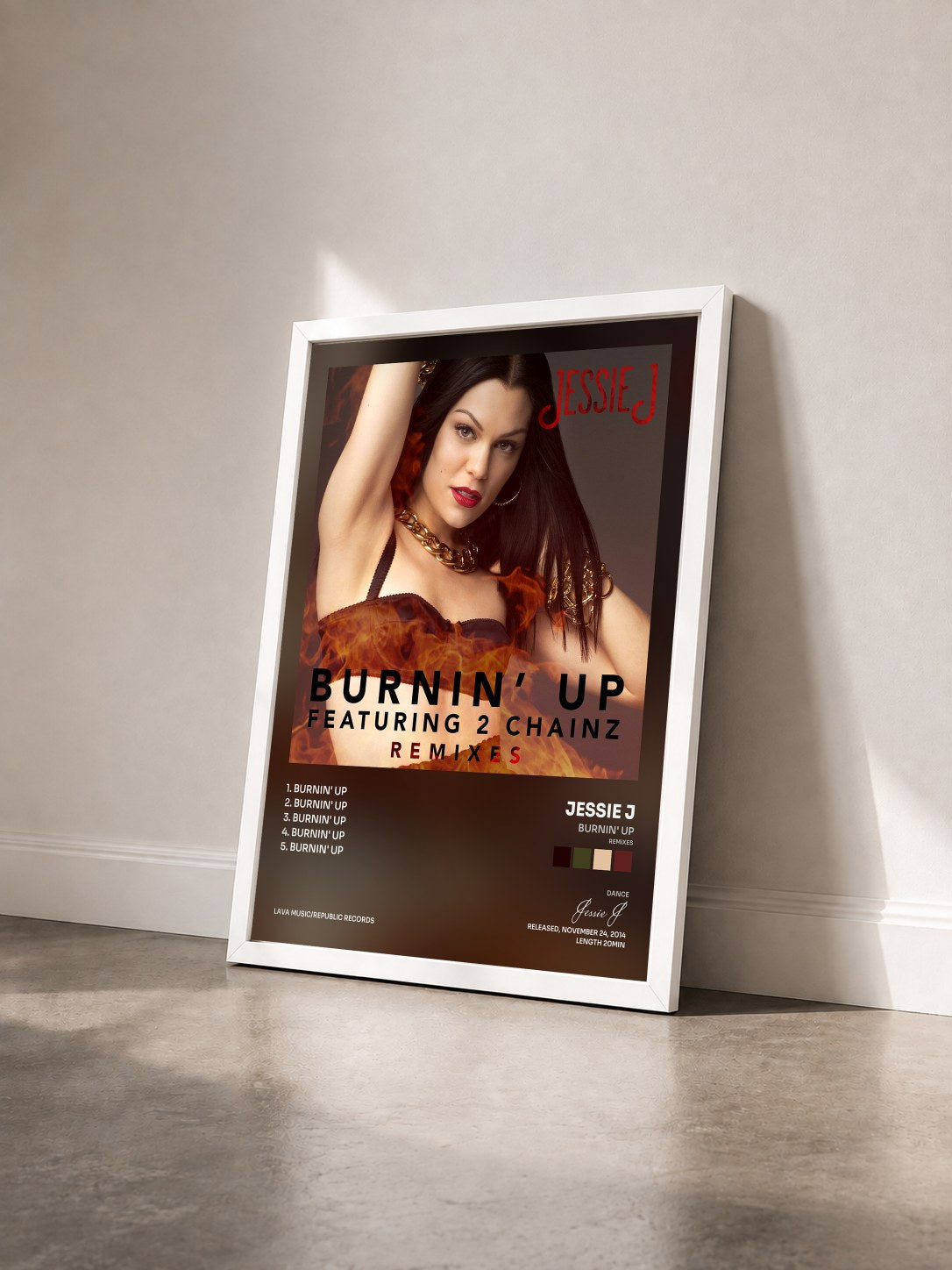 #blanc Tableau de l'album Burnin' Up (Remixes) de Jessie J vu de trois quarts, cadre blanc