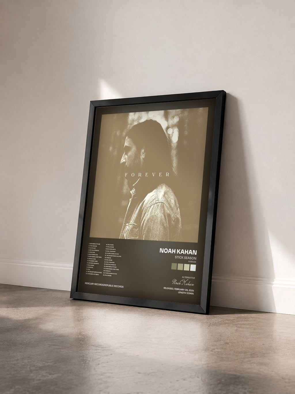 #noir Tableau de l'album Stick Season (Forever) de Noah Kahan vu de trois quarts, cadre noir