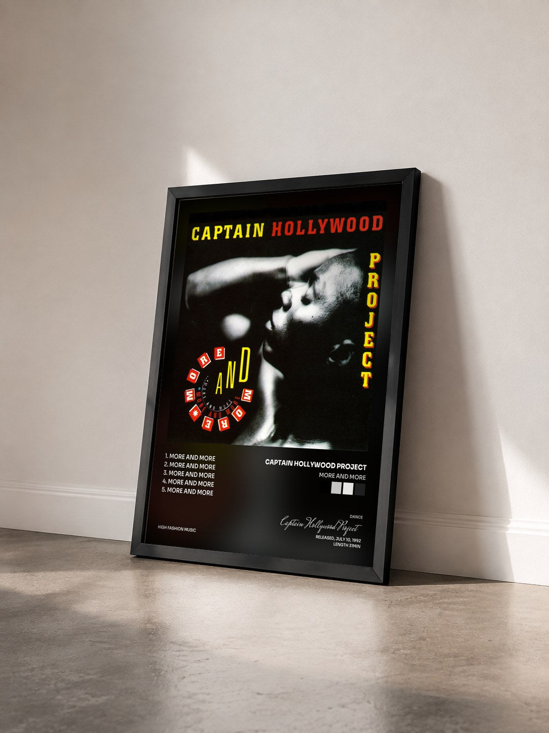 #noir Tableau de l'album More And More de Captain Hollywood Project vu de trois quarts, cadre noir
