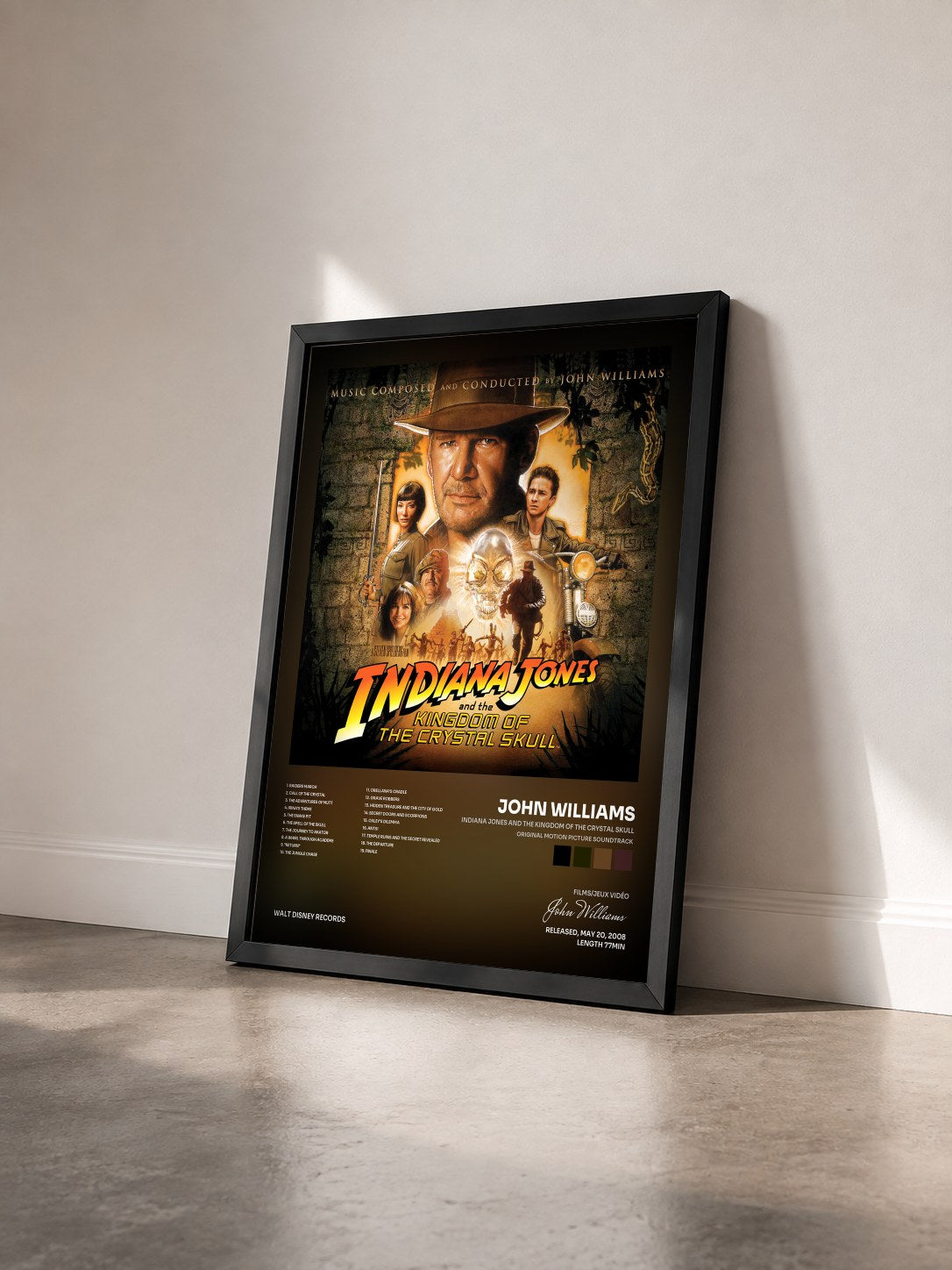 #noir Tableau de l'album Indiana Jones and the Kingdom of the Crystal Skull (Original Motion Picture Soundtrack) de John Williams vu de trois quarts, cadre noir