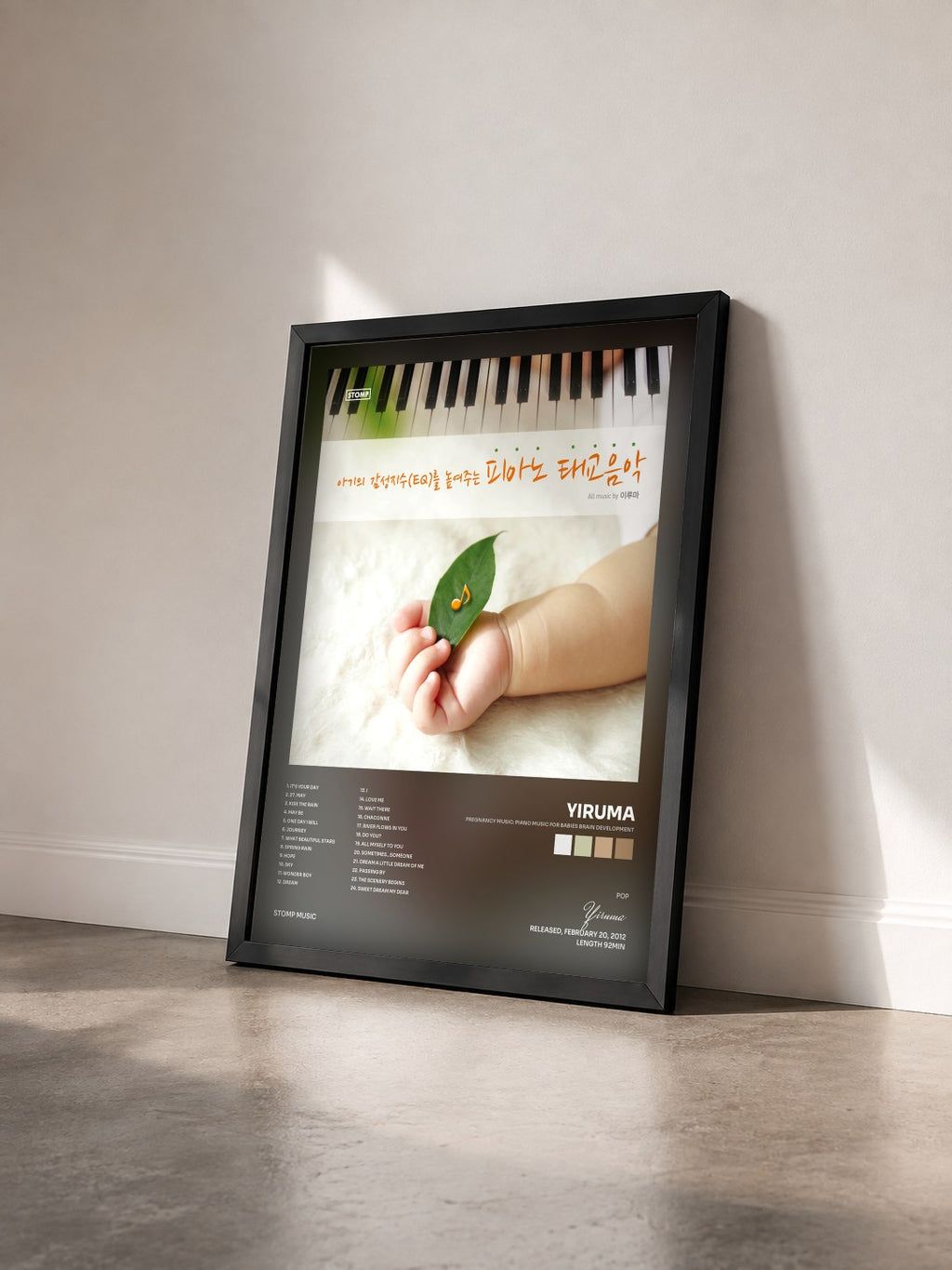 #noir Pregnancy Music: Piano Music for Babies Brain Development di Yiruma in stampa incorniciata vista di tre quarti, cornice nera