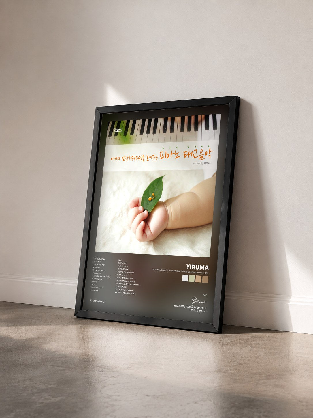 #noir Tableau de l'album Pregnancy Music: Piano Music for Babies Brain Development de Yiruma vu de trois quarts, cadre noir
