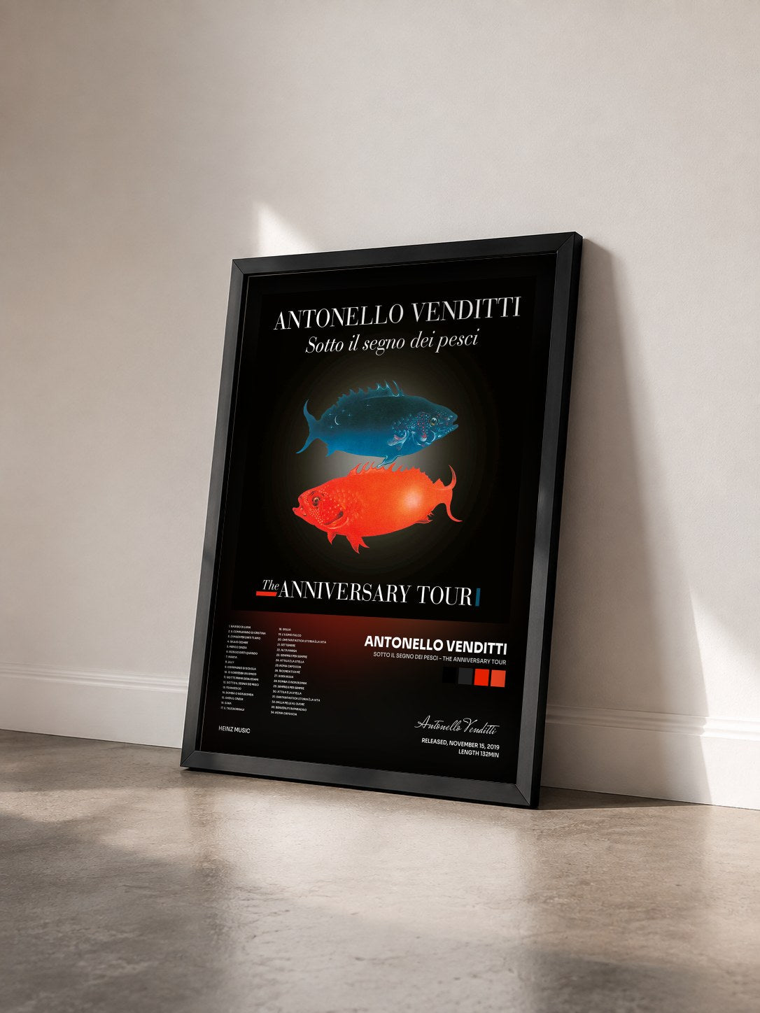 #noir Tableau de l'album Sotto il segno dei pesci - The Anniversary Tour de Antonello Venditti vu de trois quarts, cadre noir