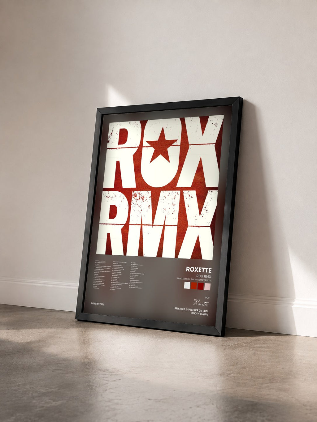 #noir ROX RMX (Remixes From The Roxette Vaults) von Roxette als gerahmter Kunstdruck von schräg gesehen, schwarzer Rahmen