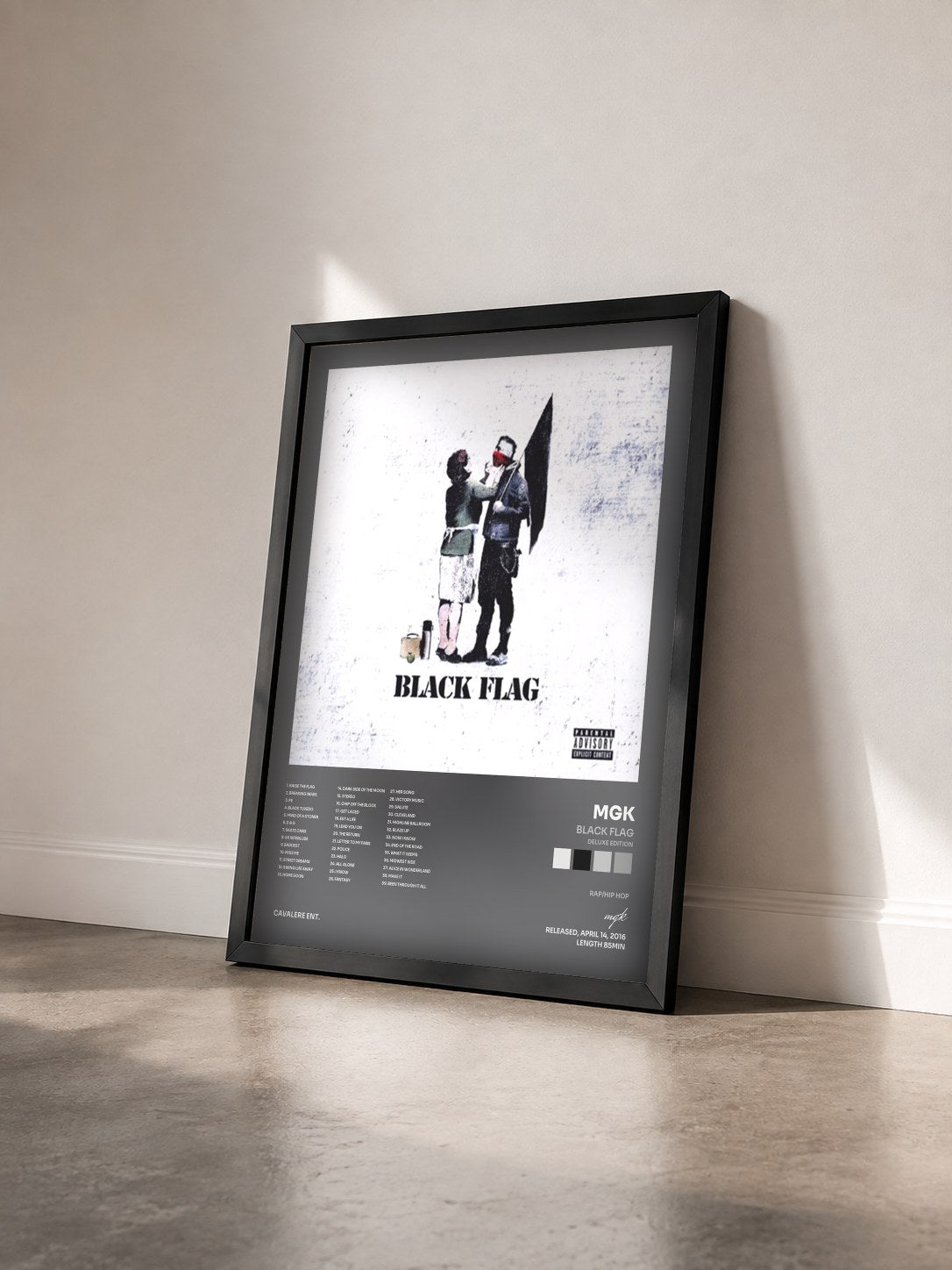 #noir Tableau de l'album Black Flag (Deluxe Edition) de mgk vu de trois quarts, cadre noir