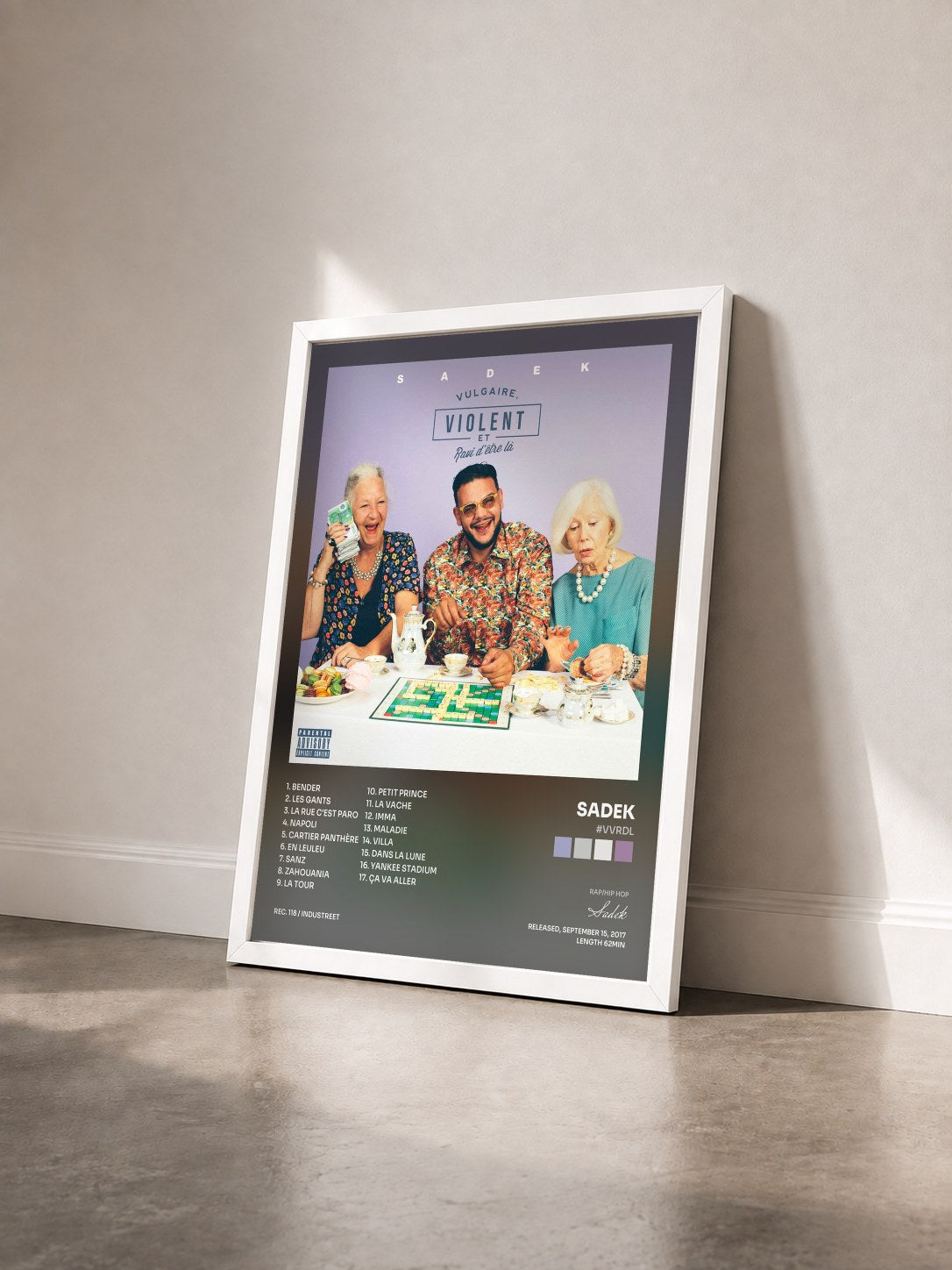 #blanc Tableau de l'album #VVRDL de Sadek vu de trois quarts, cadre blanc