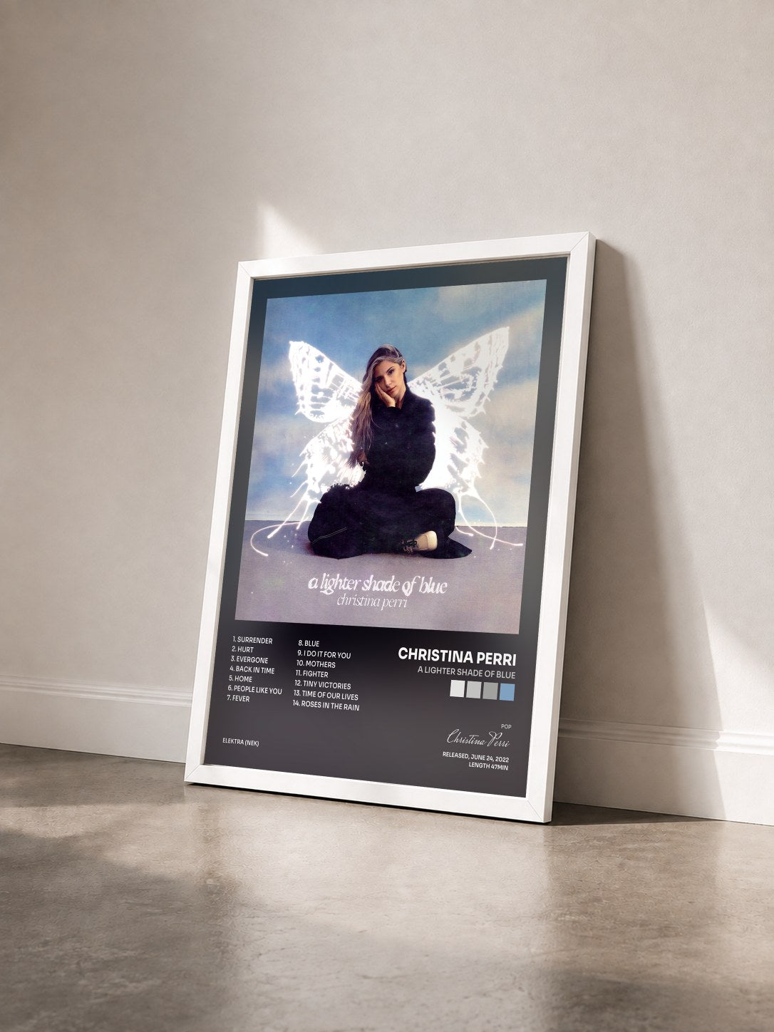 #blanc a lighter shade of blue di Christina Perri in stampa incorniciata vista di tre quarti, cornice bianca