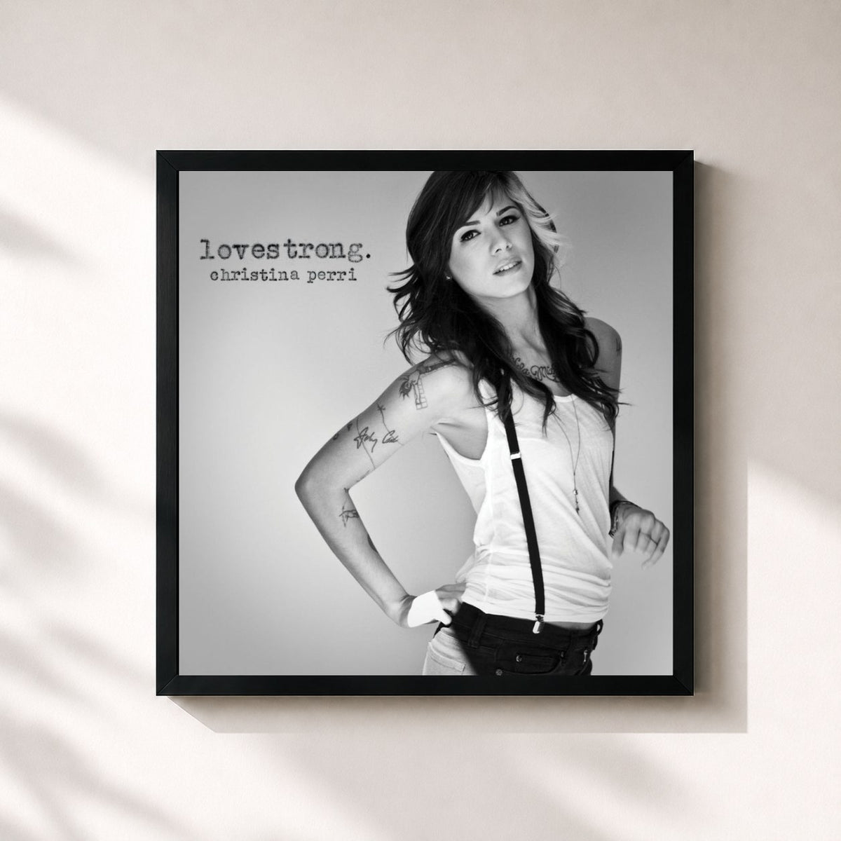 #noir lovestrong. di Christina Perri in stampa quadrata incorniciata, cornice nera 32x32 cm