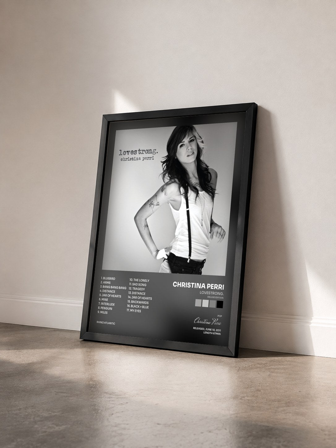 #noir lovestrong. (deluxe edition) di Christina Perri in stampa incorniciata vista di tre quarti, cornice nera