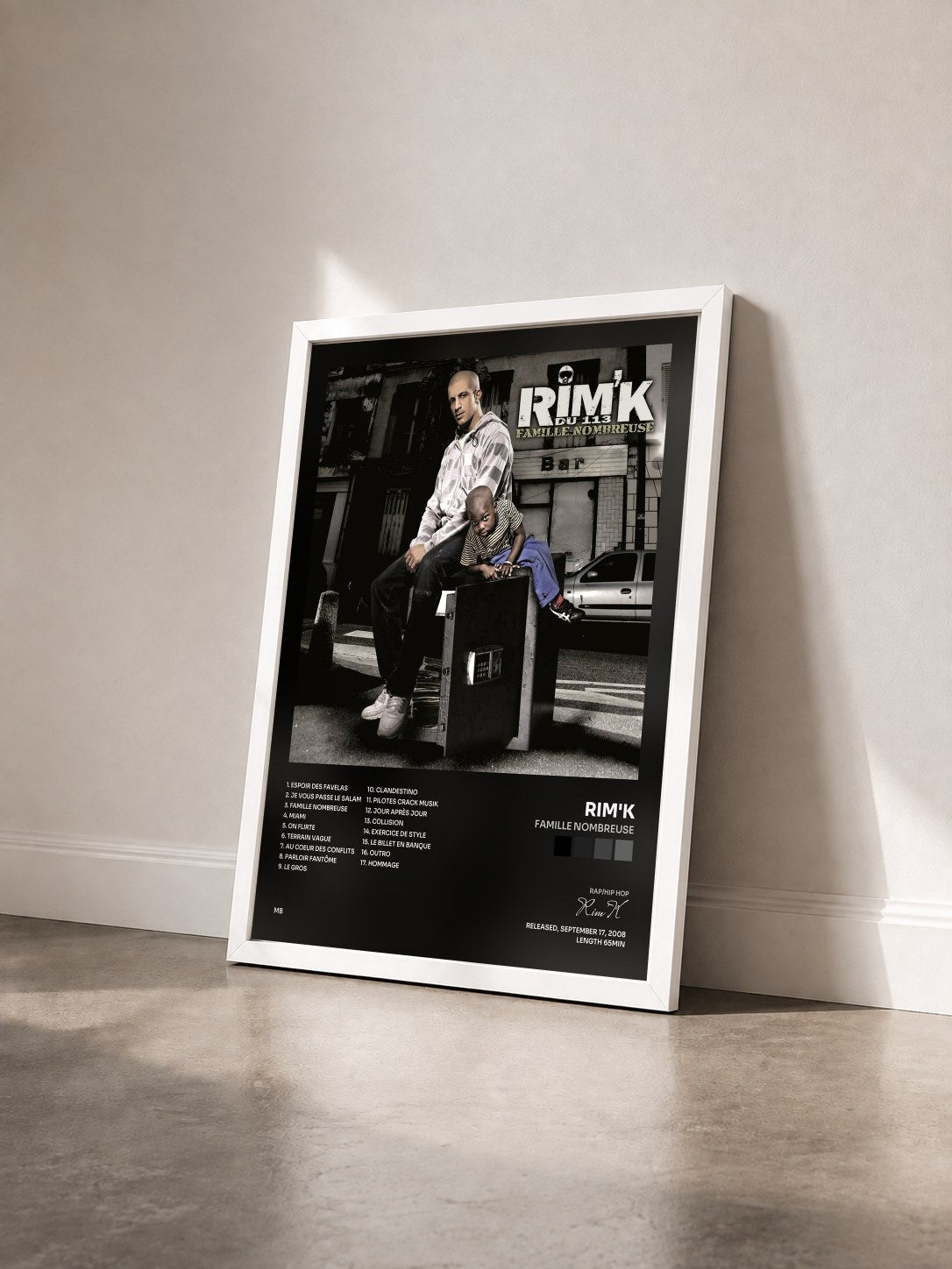 #blanc Tableau de l'album Famille nombreuse de Rim'K vu de trois quarts, cadre blanc