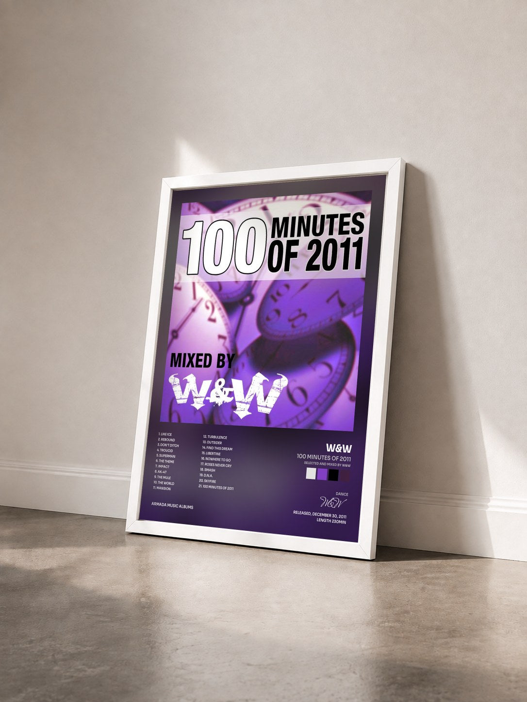 #blanc Tableau de l'album 100 Minutes Of 2011 (Selected and mixed by W&W) de W&W vu de trois quarts, cadre blanc