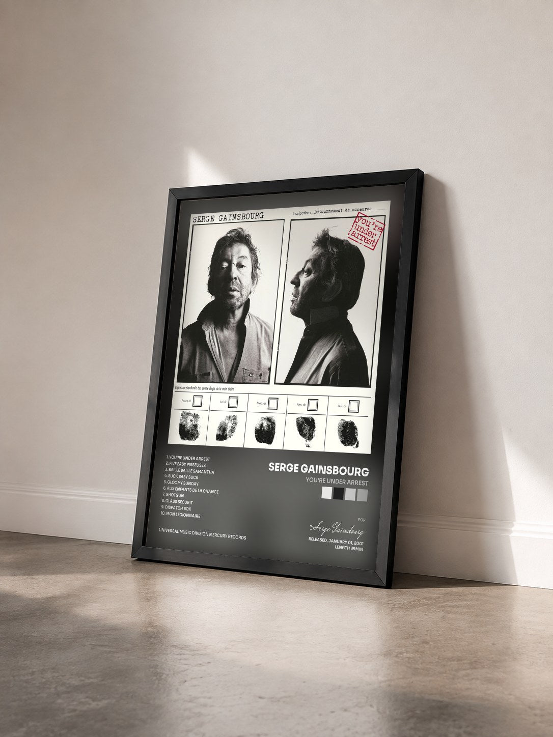 #noir Tableau de l'album You're Under Arrest de Serge Gainsbourg vu de trois quarts, cadre noir