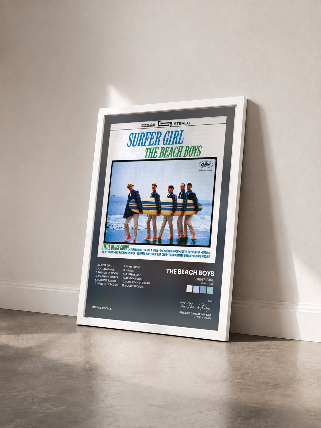 #blanc Tableau de l'album Surfer Girl (Remastered) de The Beach Boys vu de trois quarts, cadre blanc