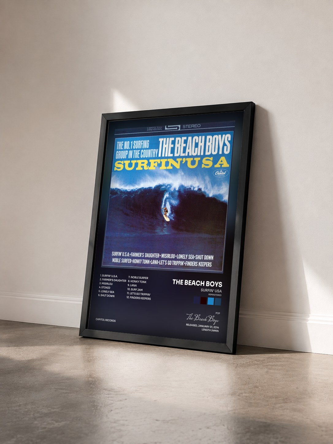 #noir Surfin' USA (Remastered) di The Beach Boys in stampa incorniciata vista di tre quarti, cornice nera
