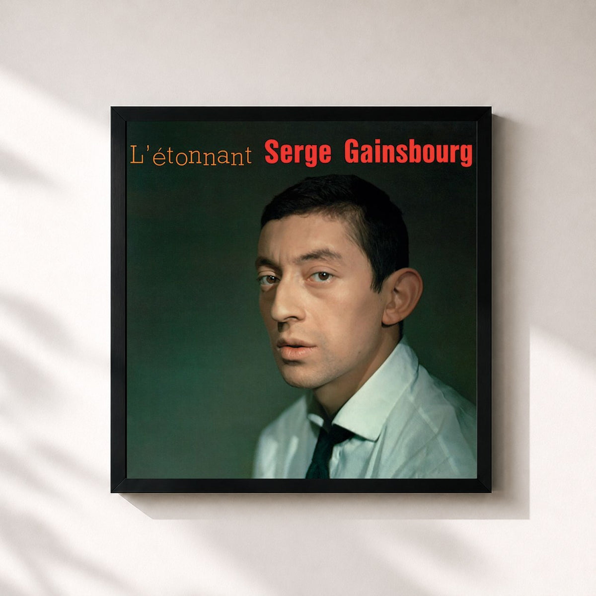 #noir Tableau carré de l'album L'étonnant Serge Gainsbourg (N°3) de Serge Gainsbourg, cadre noir 32x32 cm