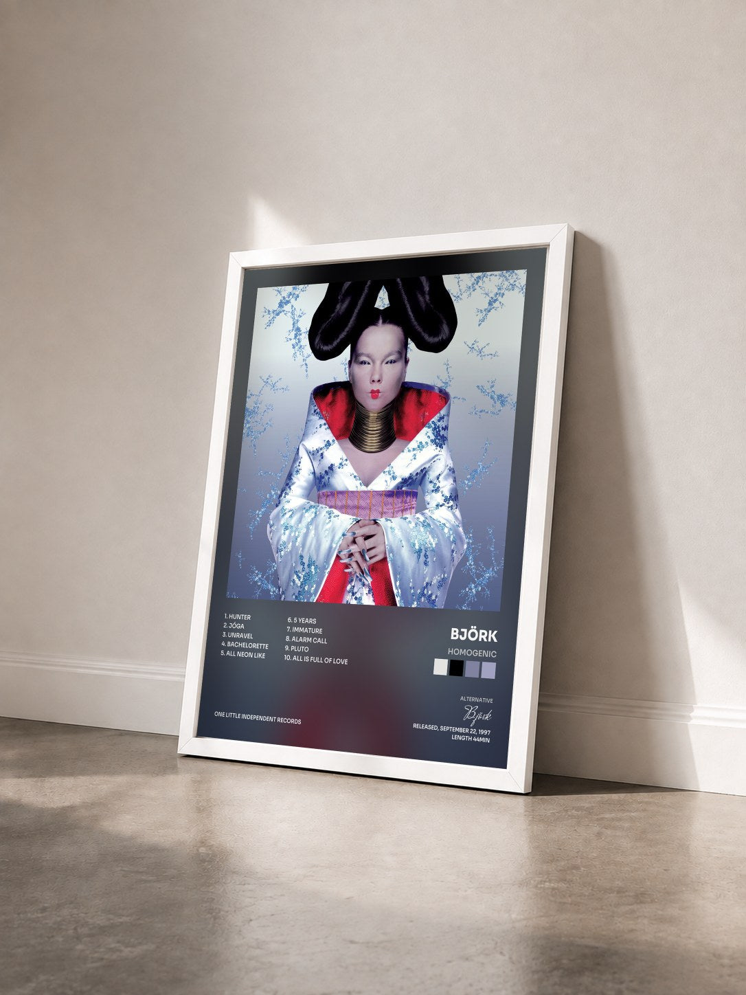 #blanc Tableau de l'album Homogenic de Björk vu de trois quarts, cadre blanc