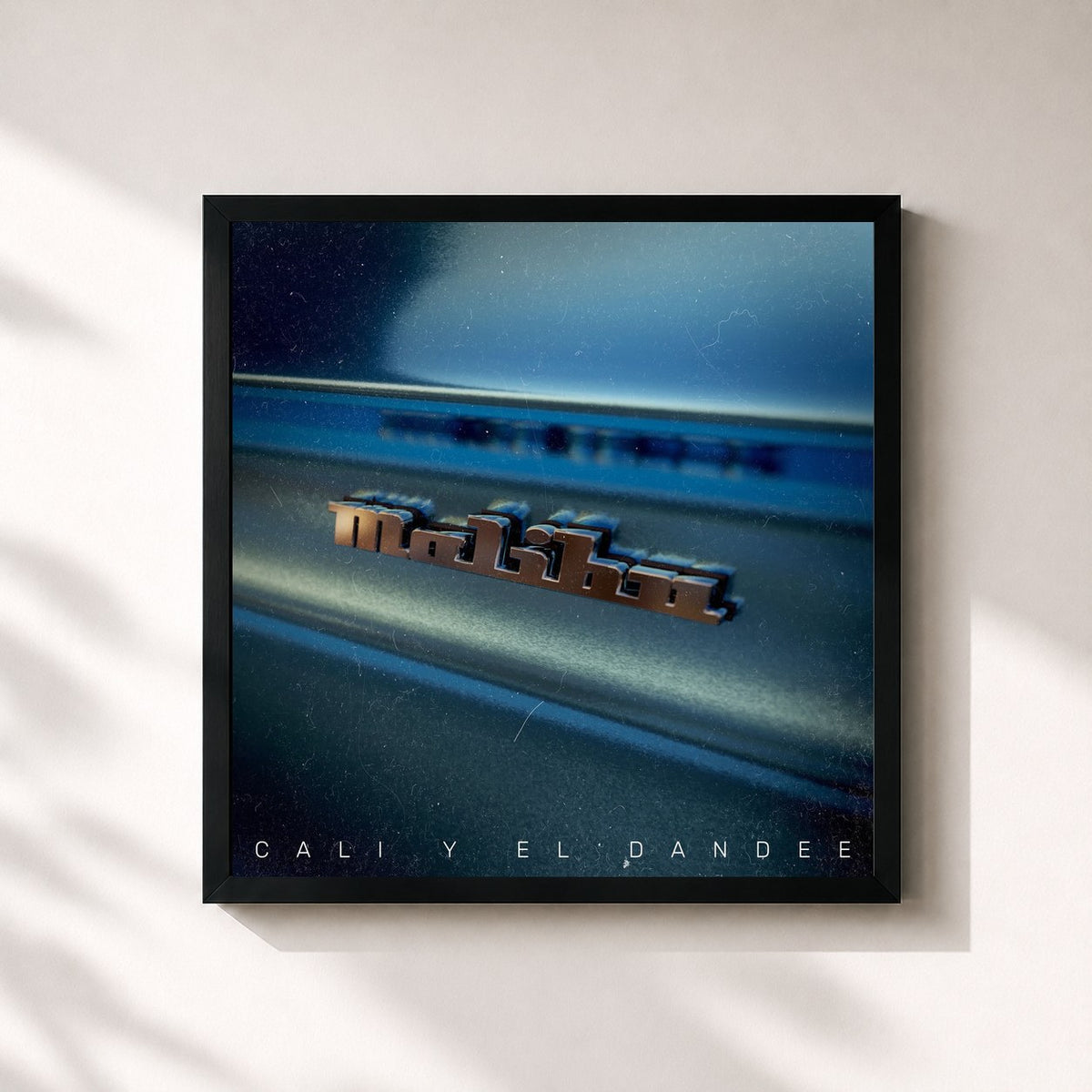 #noir Tableau carré de l'album Malibu de Cali Y El Dandee, cadre noir 32x32 cm