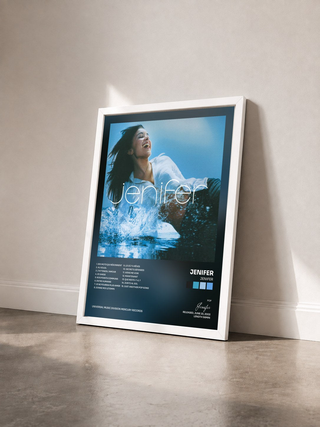 #blanc Tableau de l'album Jenifer de Jenifer vu de trois quarts, cadre blanc