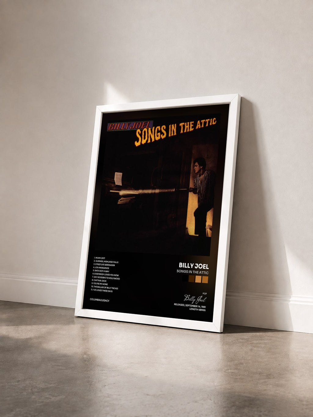 #blanc Songs In the Attic von Billy Joel als gerahmter Kunstdruck von schräg gesehen, weißer Rahmen