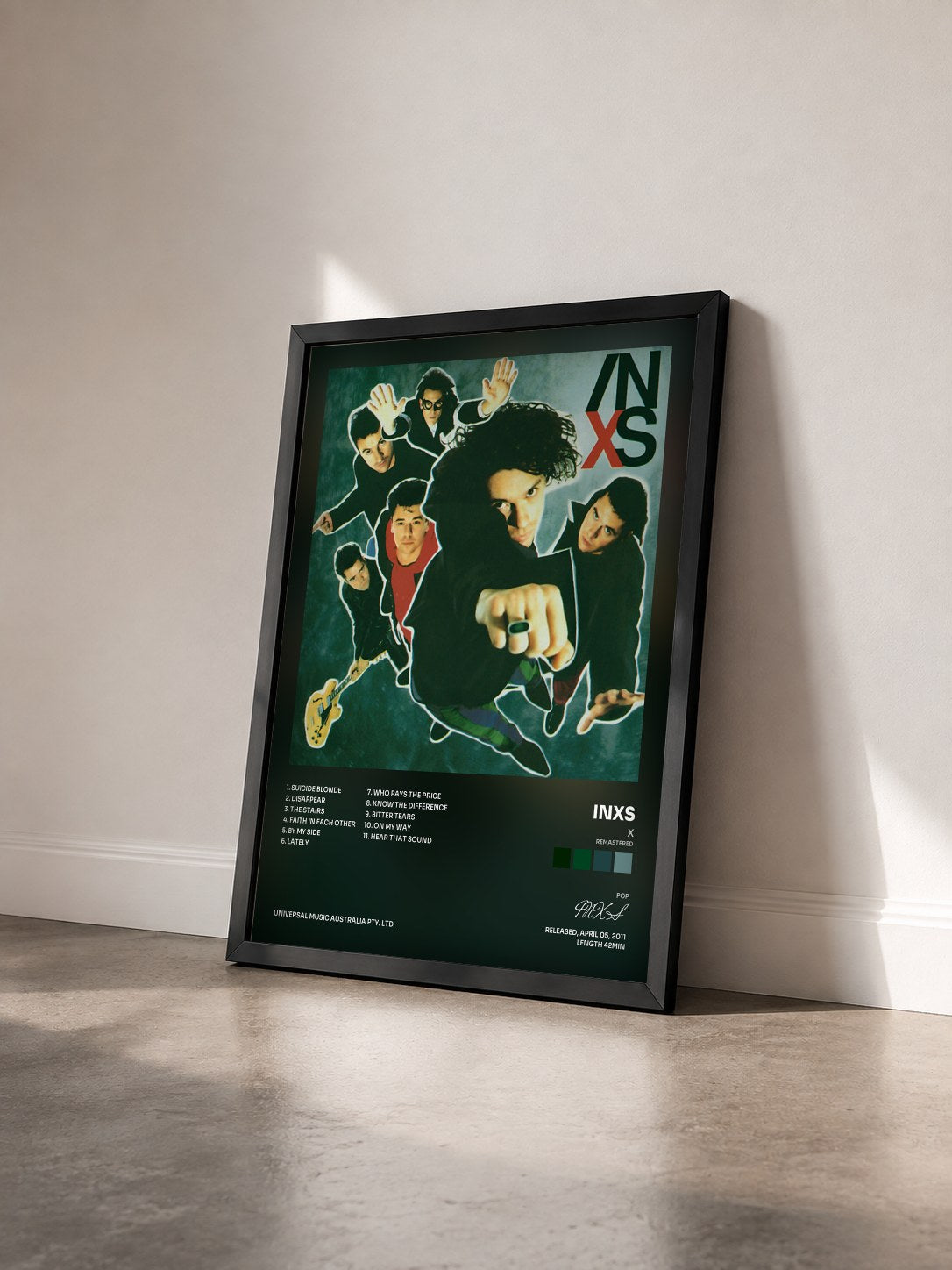 #noir Tableau de l'album X (Remastered) de INXS vu de trois quarts, cadre noir