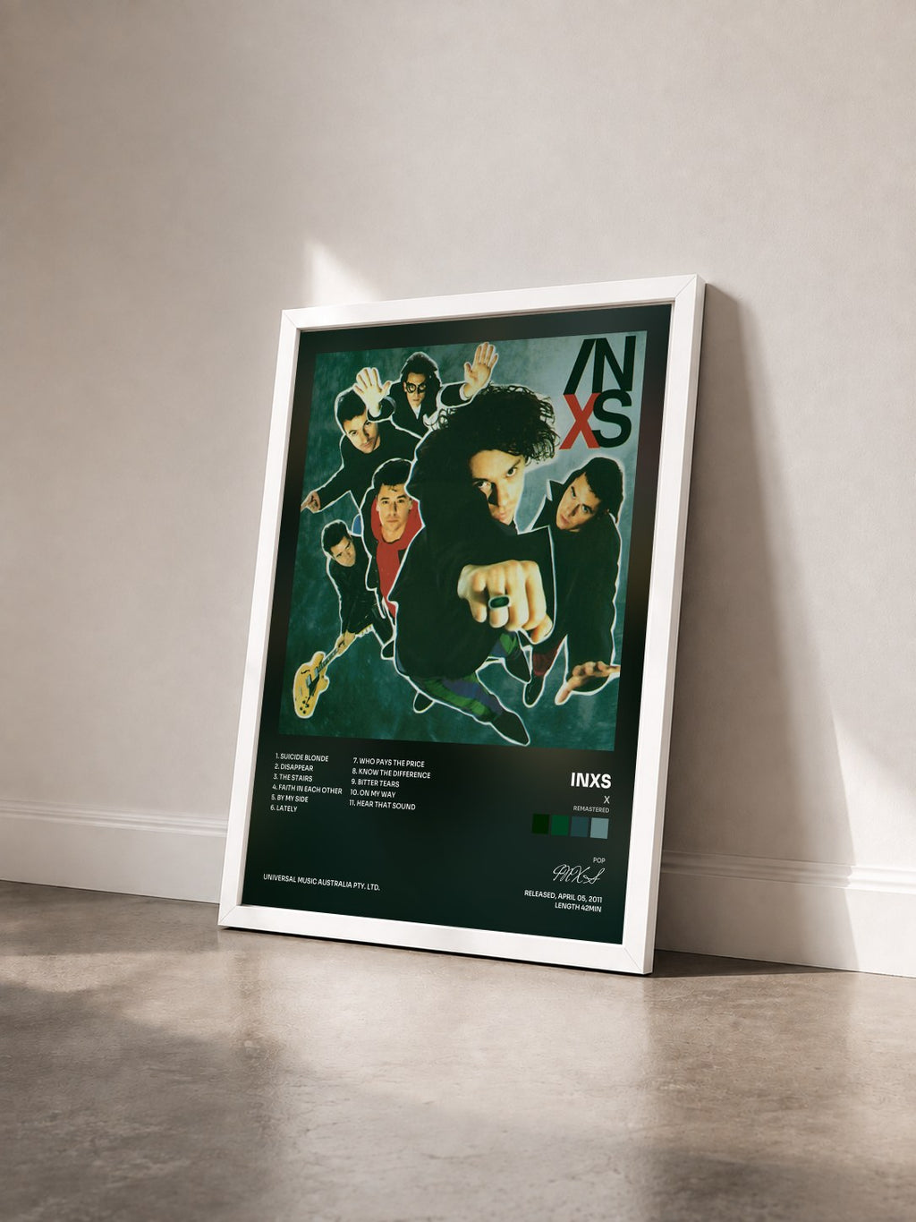 #blanc Tableau de l'album X (Remastered) de INXS vu de trois quarts, cadre blanc