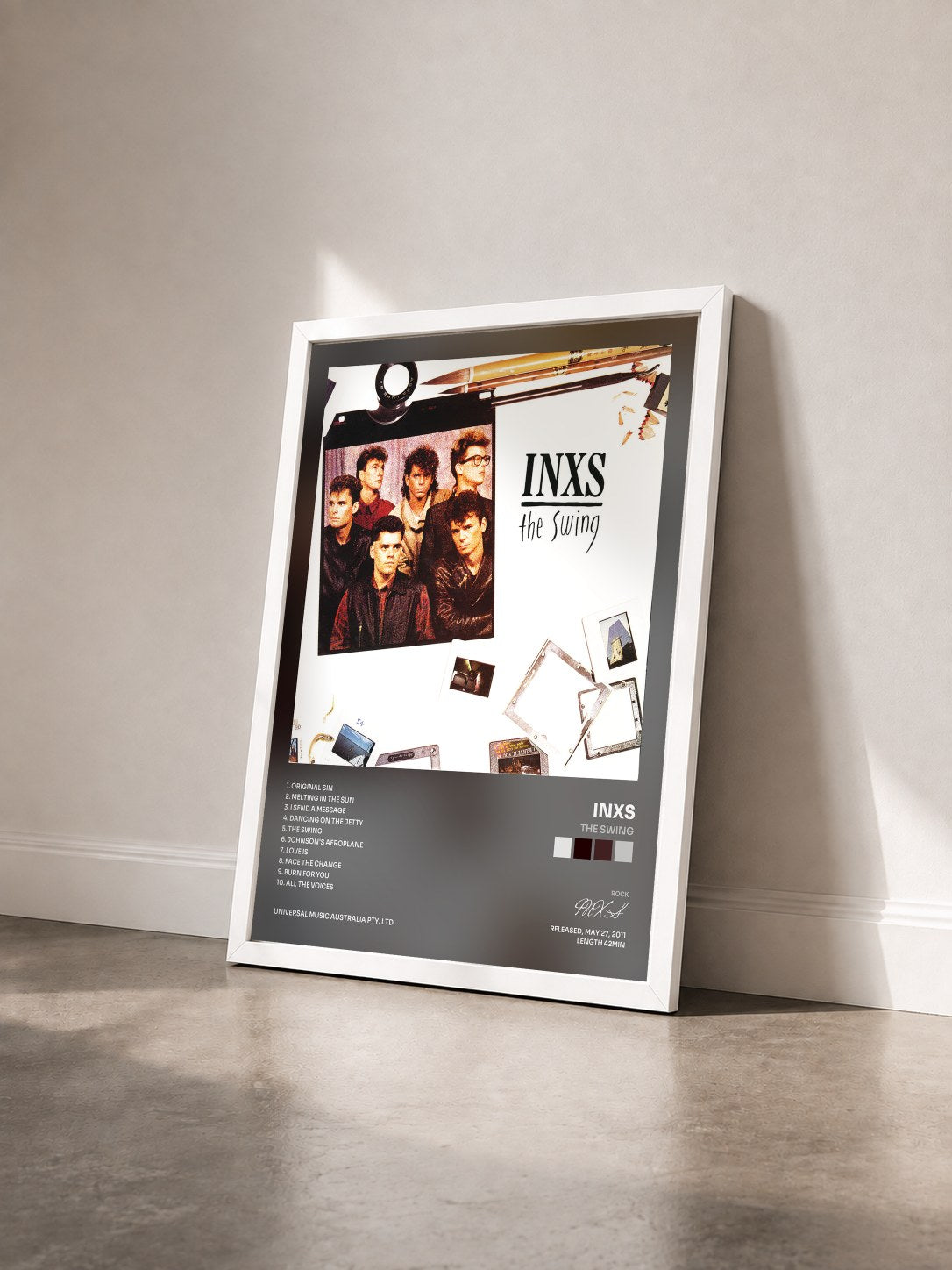#blanc Tableau de l'album The Swing de INXS vu de trois quarts, cadre blanc