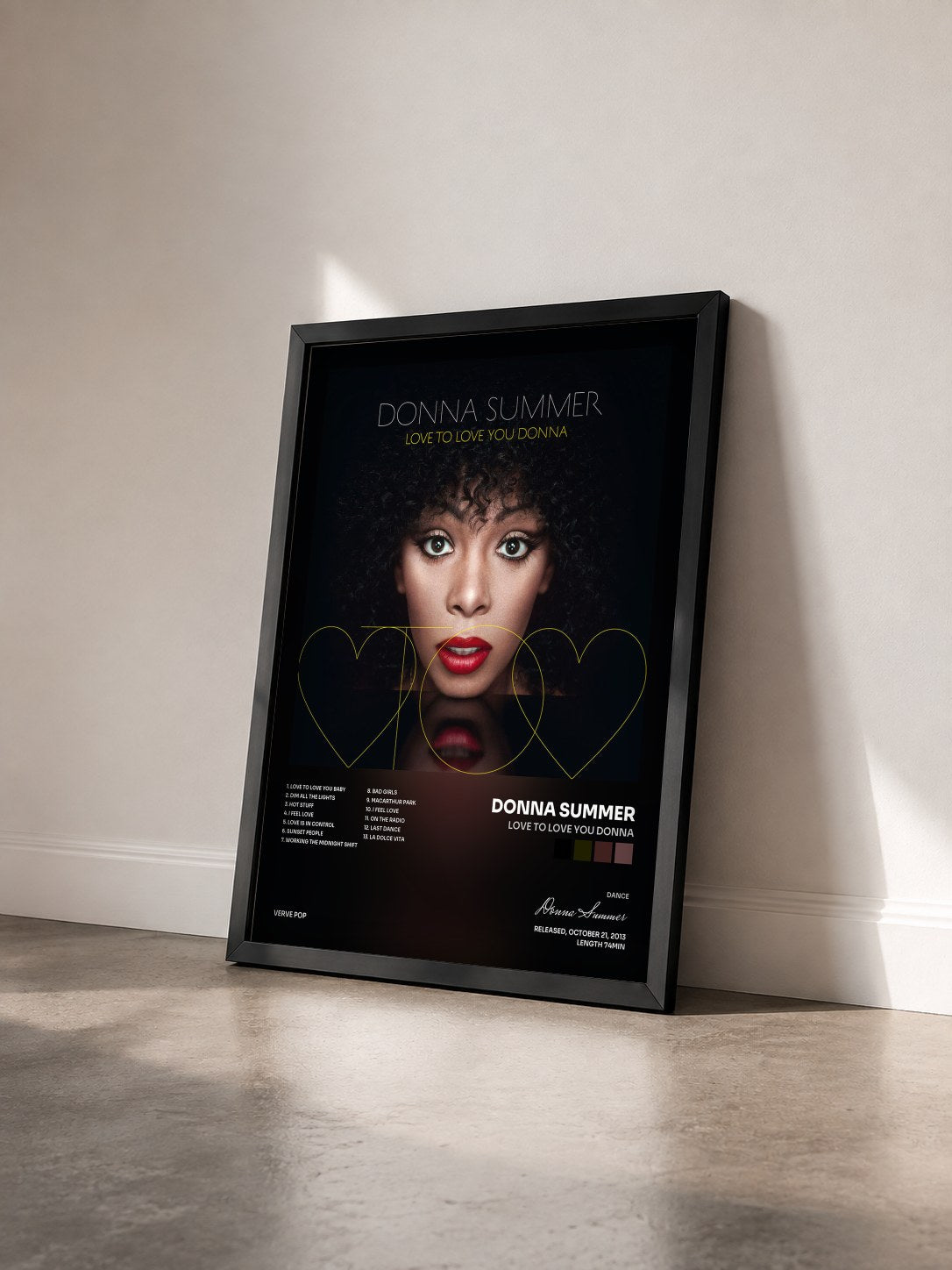 #noir Tableau de l'album Love To Love You Donna de Donna Summer vu de trois quarts, cadre noir