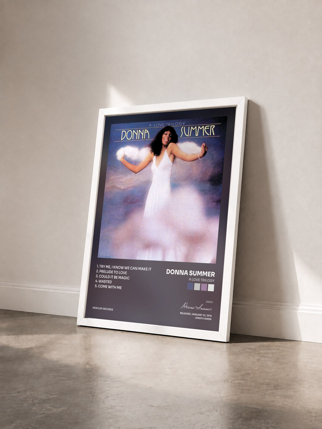 #blanc Tableau de l'album A Love Trilogy de Donna Summer vu de trois quarts, cadre blanc