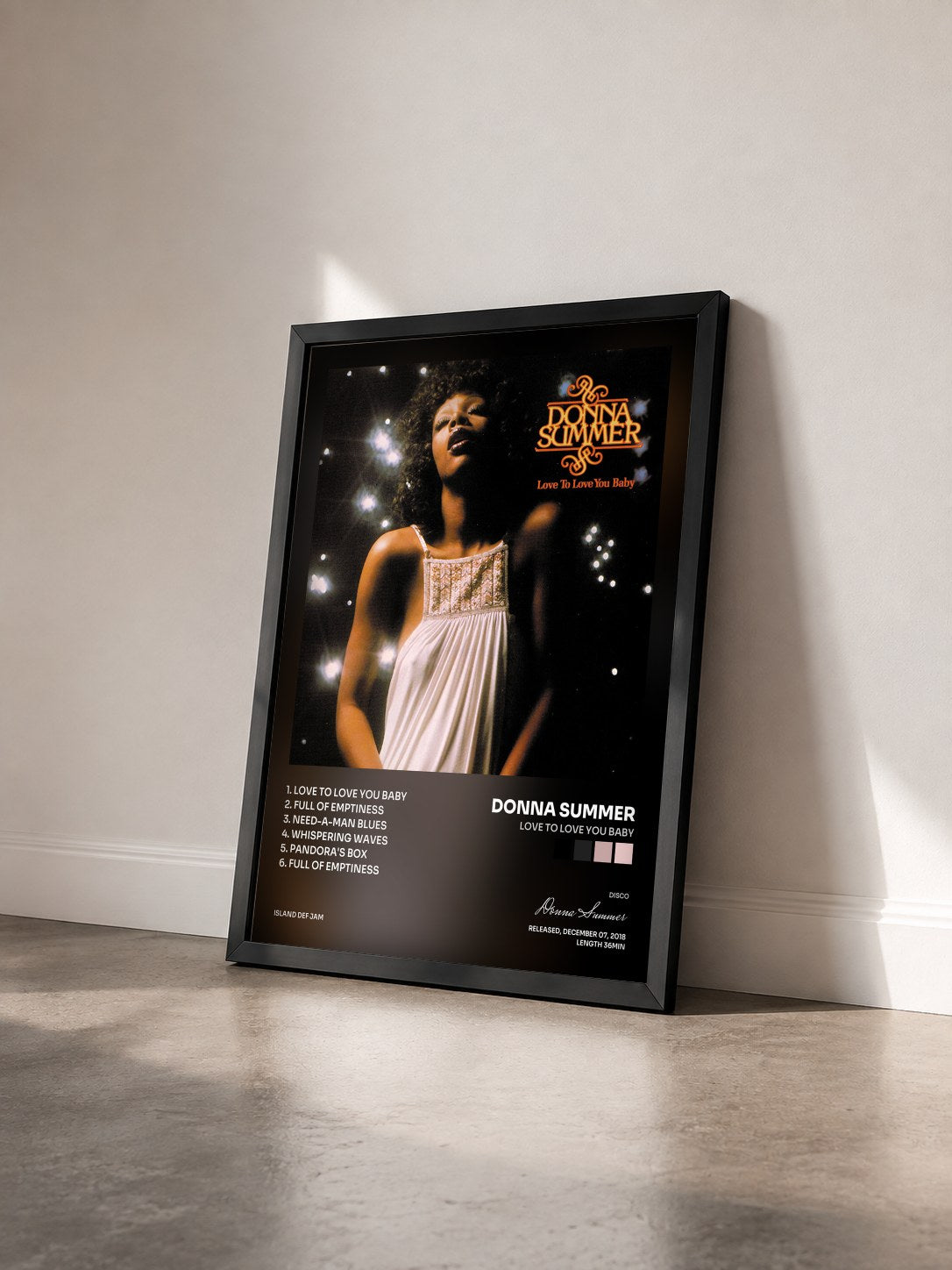 #noir Tableau de l'album Love To Love You Baby de Donna Summer vu de trois quarts, cadre noir