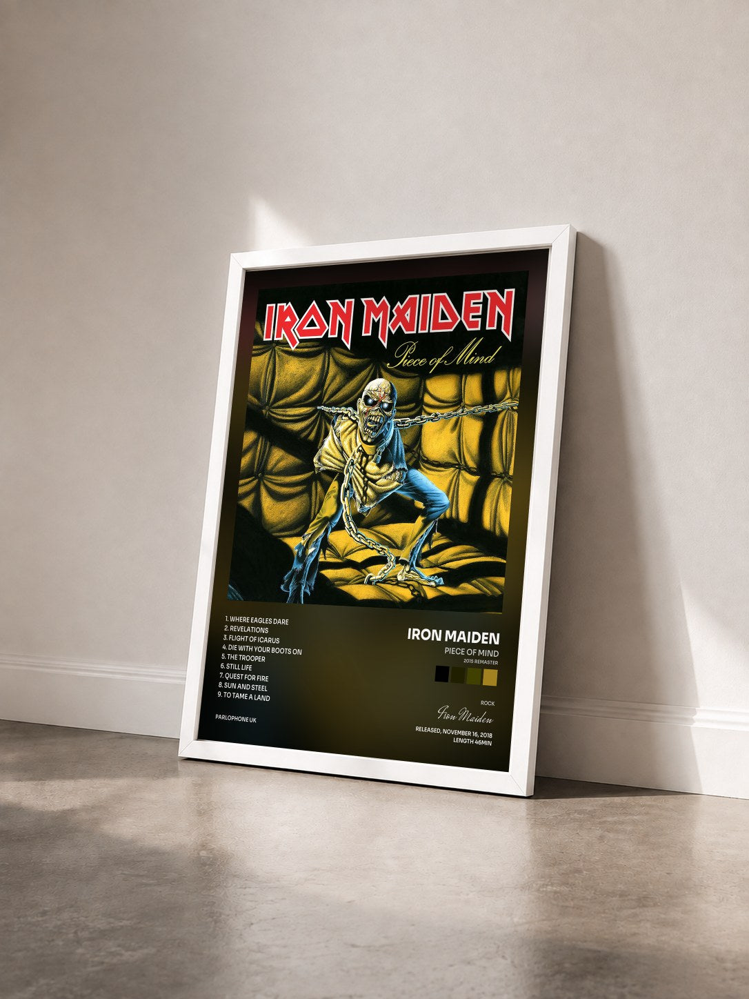 #blanc Tableau de l'album Piece of Mind (2015 Remaster) de Iron Maiden vu de trois quarts, cadre blanc