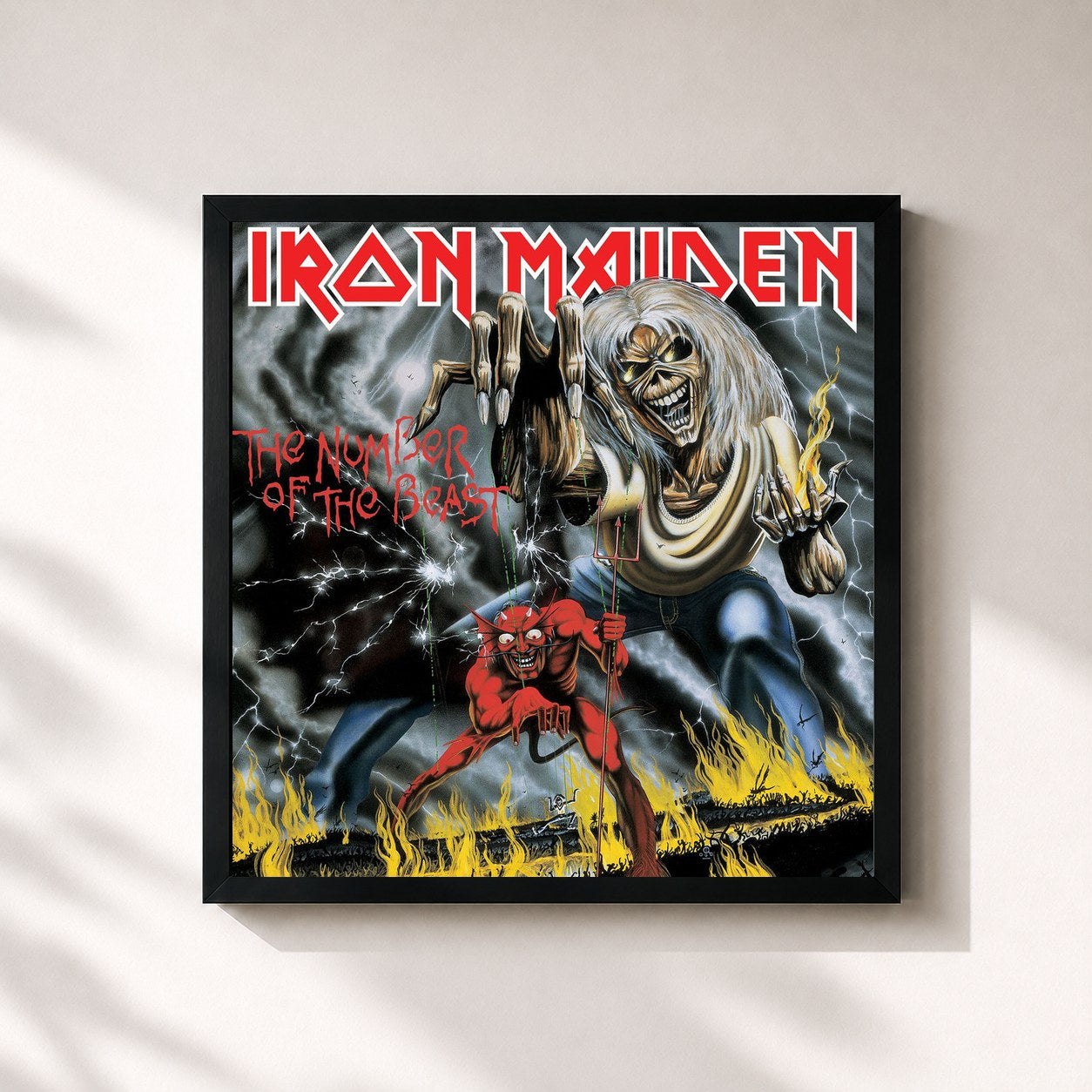 #noir The Number of the Beast (2015 Remaster) de Iron Maiden en lámina cuadrada enmarcada, marco negro de 32x32 cm