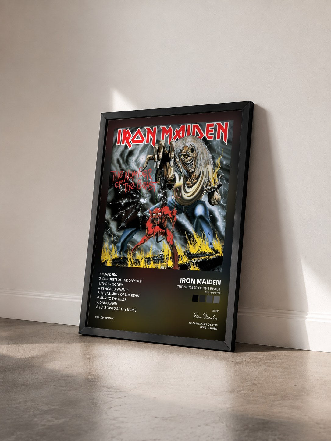 #noir The Number of the Beast (2015 Remaster) de Iron Maiden en lámina enmarcada vista de tres cuartos, marco negro