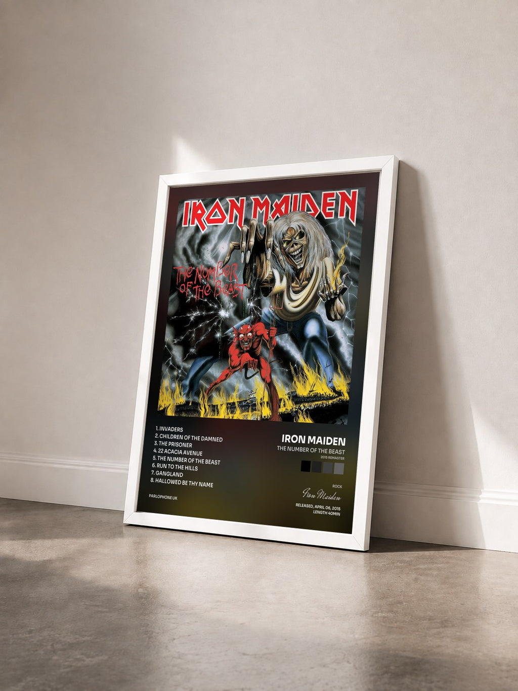 #blanc Tableau de l'album The Number of the Beast (2015 Remaster) de Iron Maiden vu de trois quarts, cadre blanc