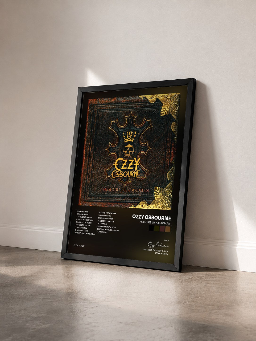 #noir Memoirs of a Madman di Ozzy Osbourne in stampa incorniciata vista di tre quarti, cornice nera