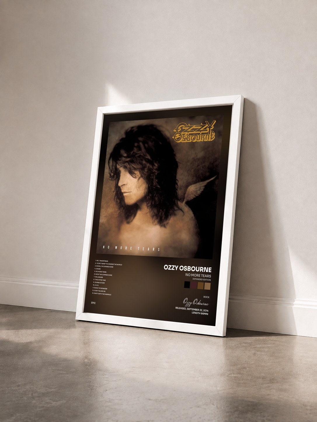 #blanc No More Tears (Expanded Edition) di Ozzy Osbourne in stampa incorniciata vista di tre quarti, cornice bianca