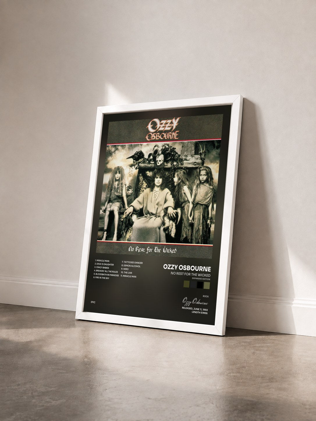 #blanc No Rest for the Wicked (Expanded Edition) di Ozzy Osbourne in stampa incorniciata vista di tre quarti, cornice bianca