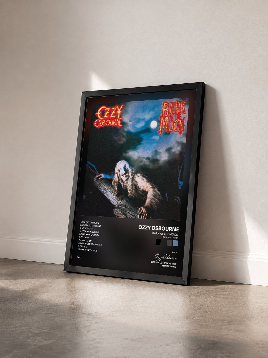 #noir Bark At The Moon (Expanded Edition) di Ozzy Osbourne in stampa incorniciata vista di tre quarti, cornice nera