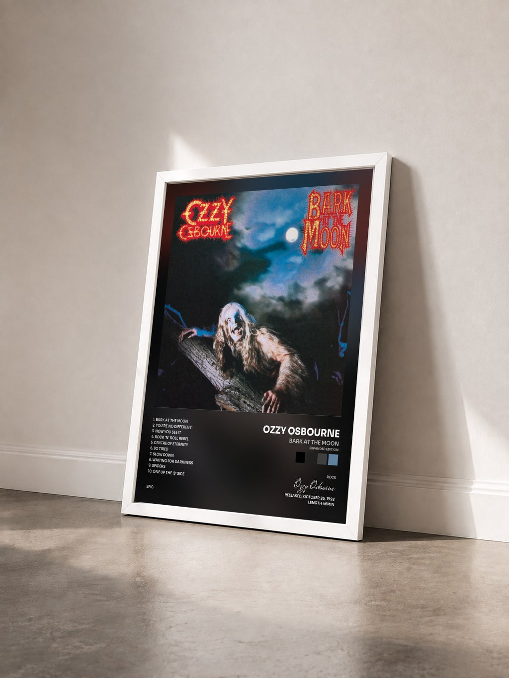 #blanc Bark At The Moon (Expanded Edition) de Ozzy Osbourne en lámina enmarcada vista de tres cuartos, marco blanco