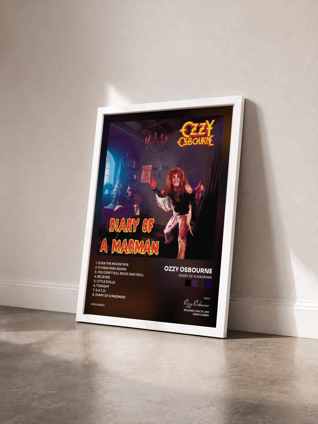 #blanc Diary Of A Madman di Ozzy Osbourne in stampa incorniciata vista di tre quarti, cornice bianca