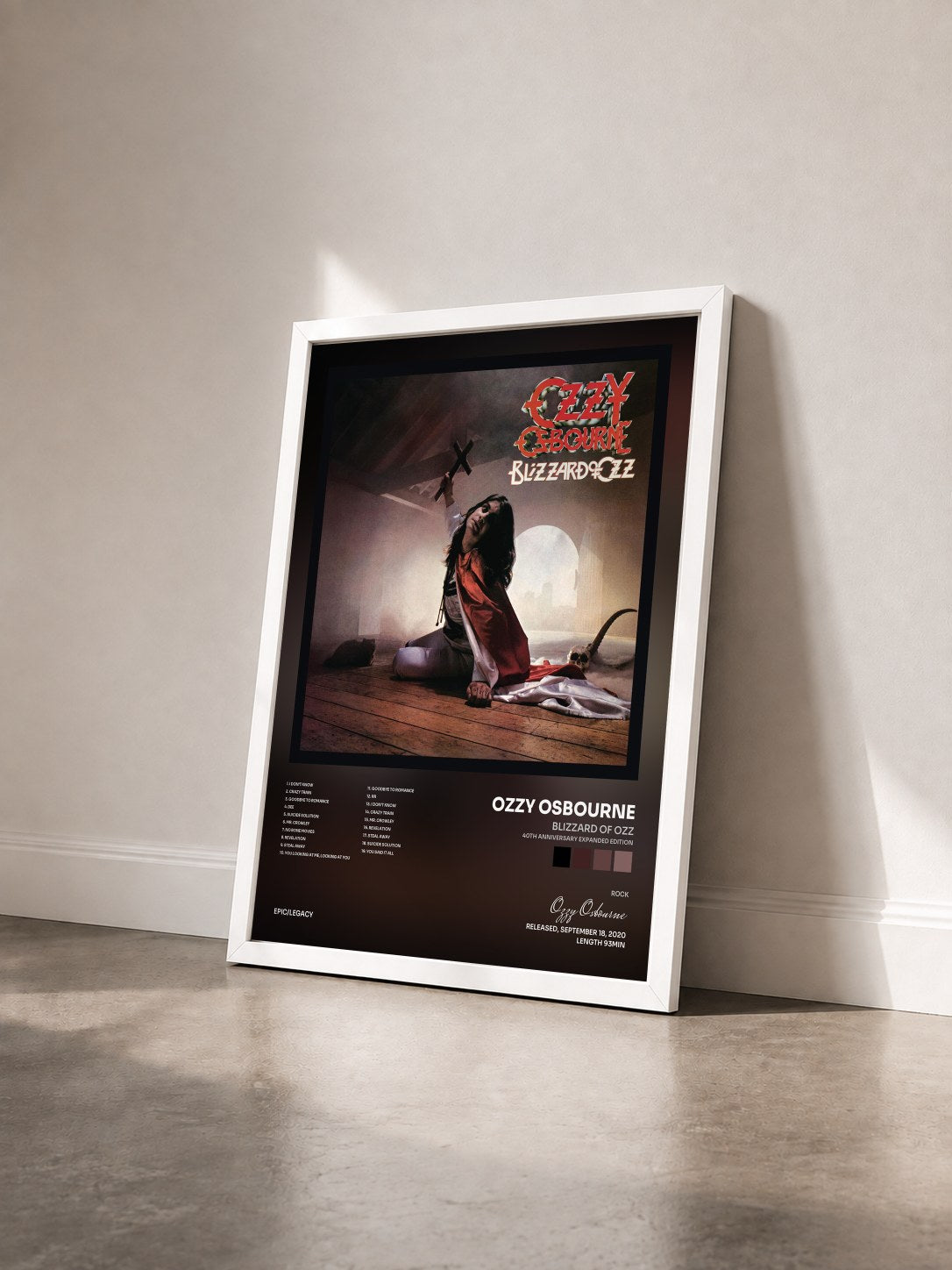 #blanc Blizzard Of Ozz (40th Anniversary Expanded Edition) di Ozzy Osbourne in stampa incorniciata vista di tre quarti, cornice bianca