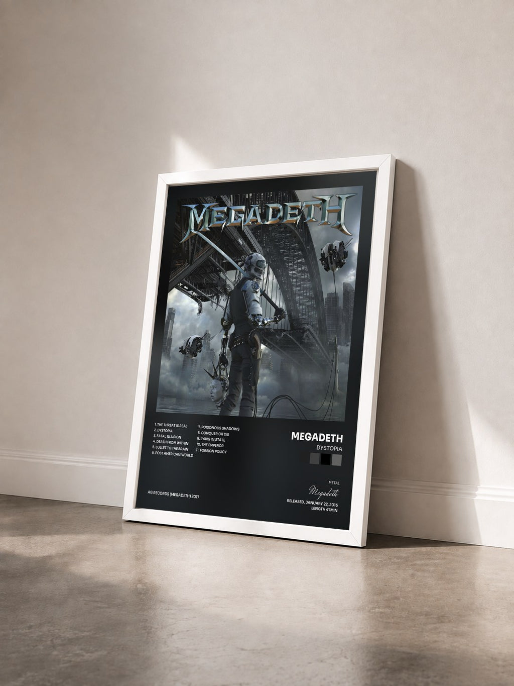 #blanc Dystopia von Megadeth als gerahmter Kunstdruck von schräg gesehen, weißer Rahmen